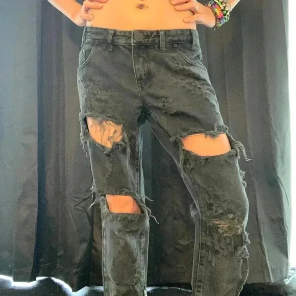 Black distressed jeans with zippers - Picture 2 of 8